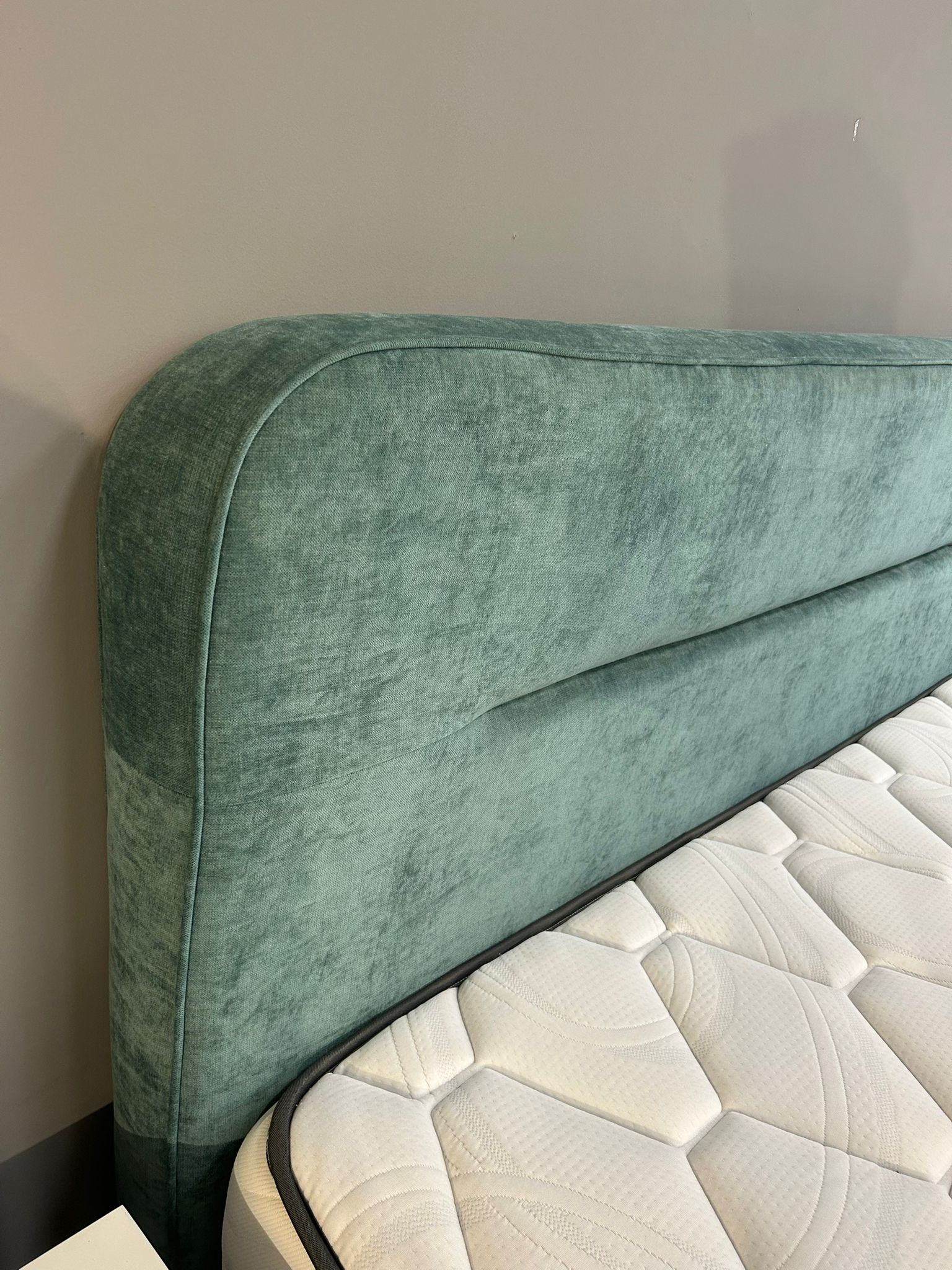 מיטה מרופדת דגם 336 - מהתצוגה – תמונה 3