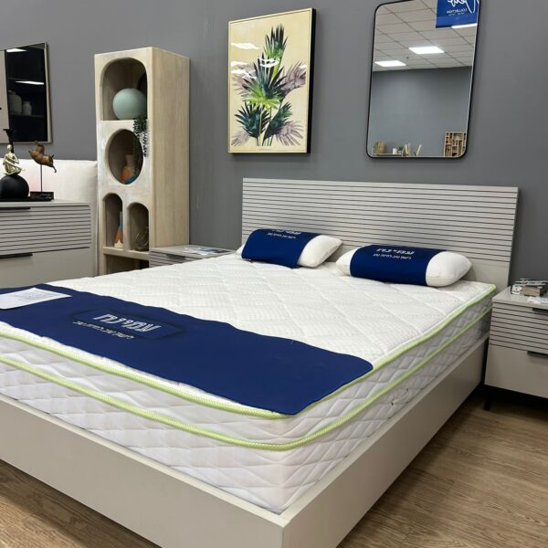 מיטה מרופדת דגם 396 - מהתצוגה