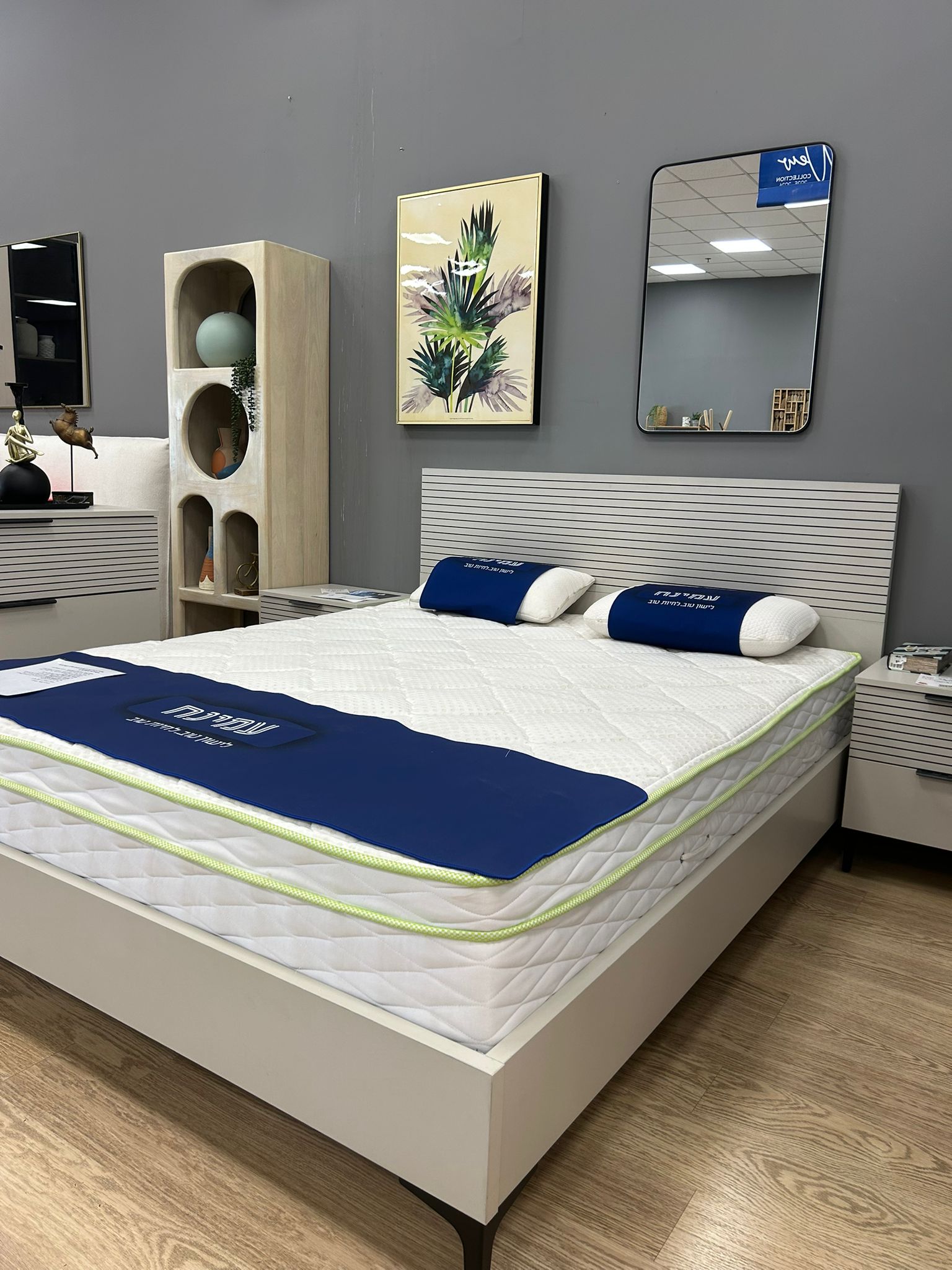 מיטה מרופדת דגם 396 - מהתצוגה