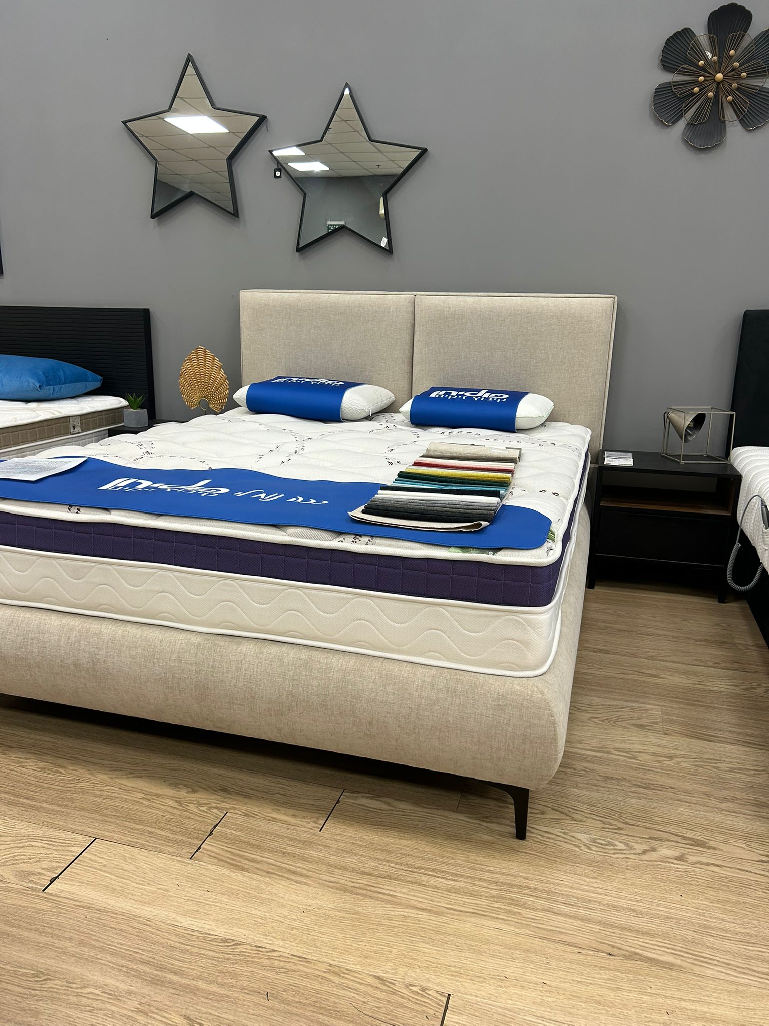 מיטה מרופדת דגם 251